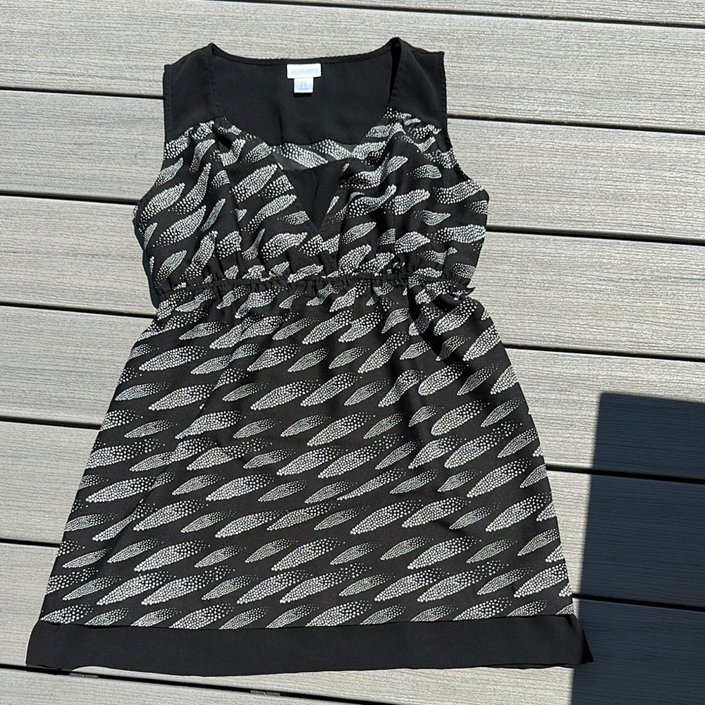 Motherhood Maternity Black and White V-Neck Sleeveless Tank Top